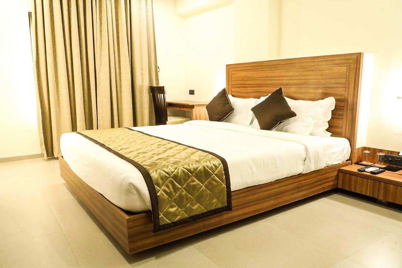 กีริยาด โฮเทล โสละปุระ บาย โอทีเอชพีแอล Hotel โซลาปูร์ ภายนอก รูปภาพ