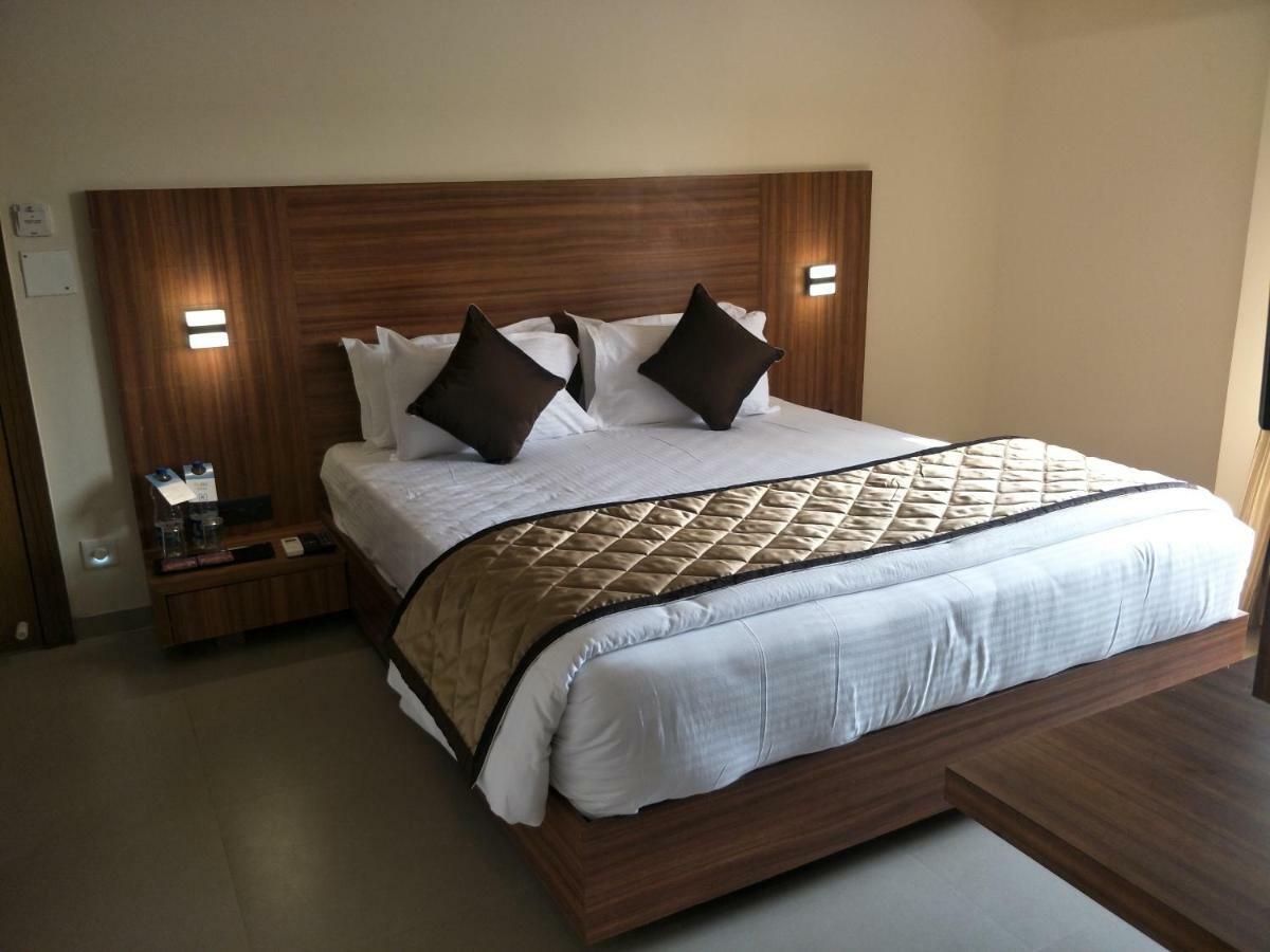กีริยาด โฮเทล โสละปุระ บาย โอทีเอชพีแอล Hotel โซลาปูร์ ภายนอก รูปภาพ