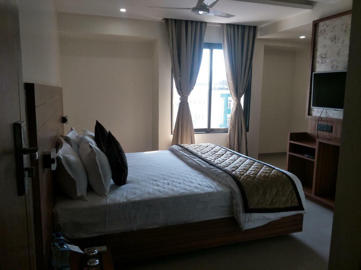 กีริยาด โฮเทล โสละปุระ บาย โอทีเอชพีแอล Hotel โซลาปูร์ ภายนอก รูปภาพ
