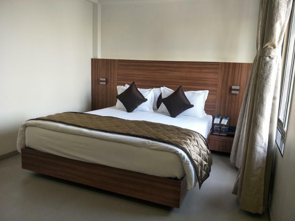กีริยาด โฮเทล โสละปุระ บาย โอทีเอชพีแอล Hotel โซลาปูร์ ภายนอก รูปภาพ