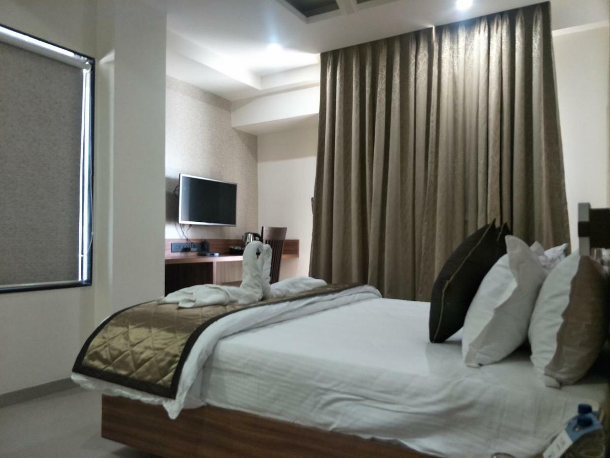 กีริยาด โฮเทล โสละปุระ บาย โอทีเอชพีแอล Hotel โซลาปูร์ ภายนอก รูปภาพ