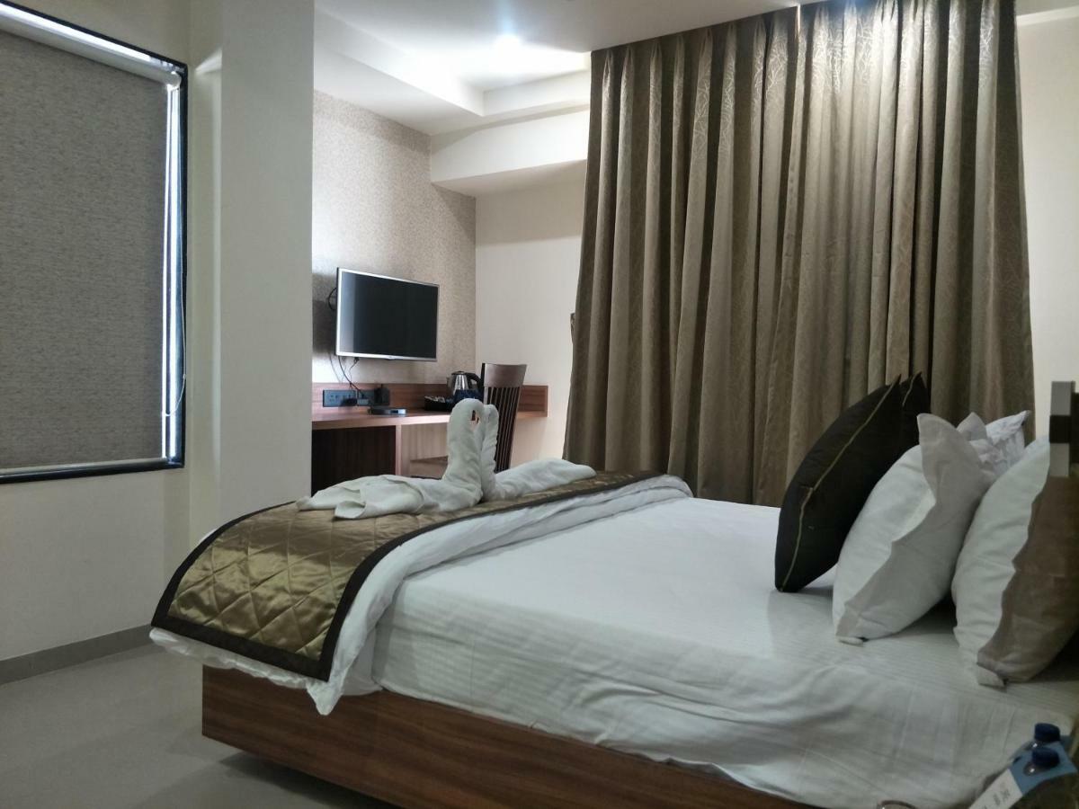 กีริยาด โฮเทล โสละปุระ บาย โอทีเอชพีแอล Hotel โซลาปูร์ ภายนอก รูปภาพ