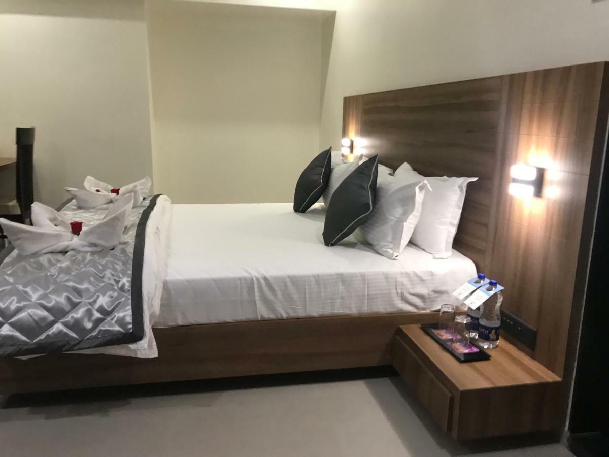 กีริยาด โฮเทล โสละปุระ บาย โอทีเอชพีแอล Hotel โซลาปูร์ ภายนอก รูปภาพ