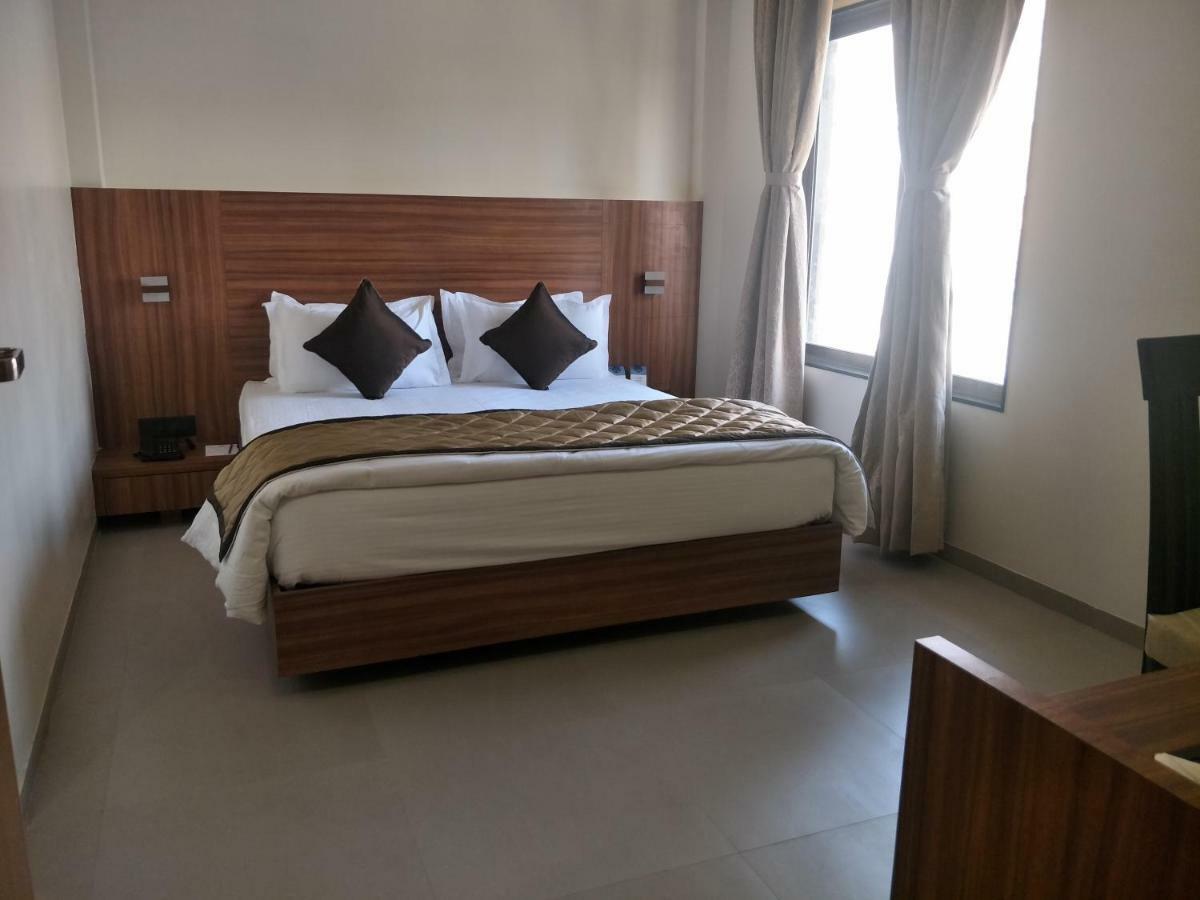 กีริยาด โฮเทล โสละปุระ บาย โอทีเอชพีแอล Hotel โซลาปูร์ ภายนอก รูปภาพ