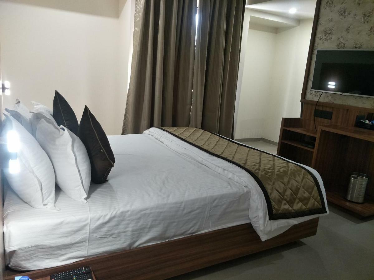 กีริยาด โฮเทล โสละปุระ บาย โอทีเอชพีแอล Hotel โซลาปูร์ ภายนอก รูปภาพ