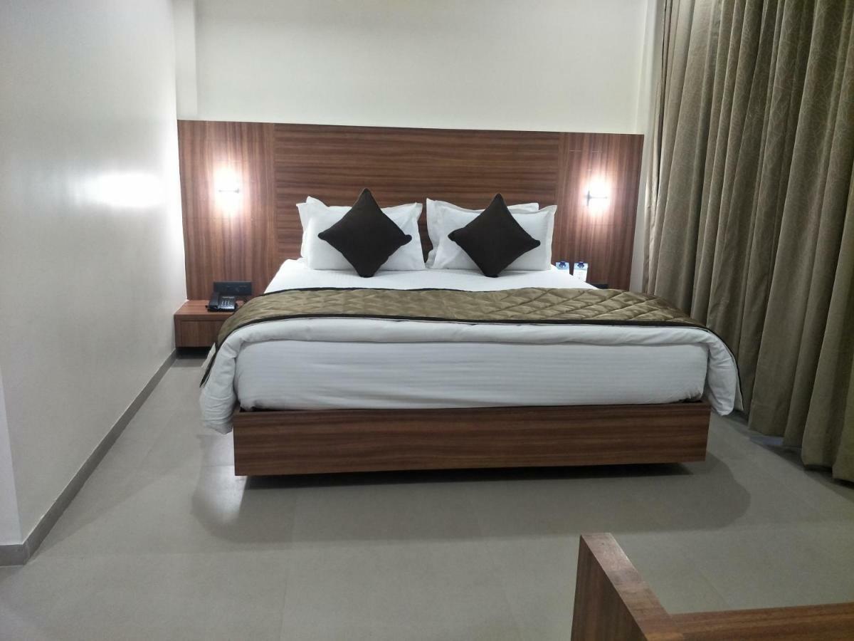 กีริยาด โฮเทล โสละปุระ บาย โอทีเอชพีแอล Hotel โซลาปูร์ ภายนอก รูปภาพ